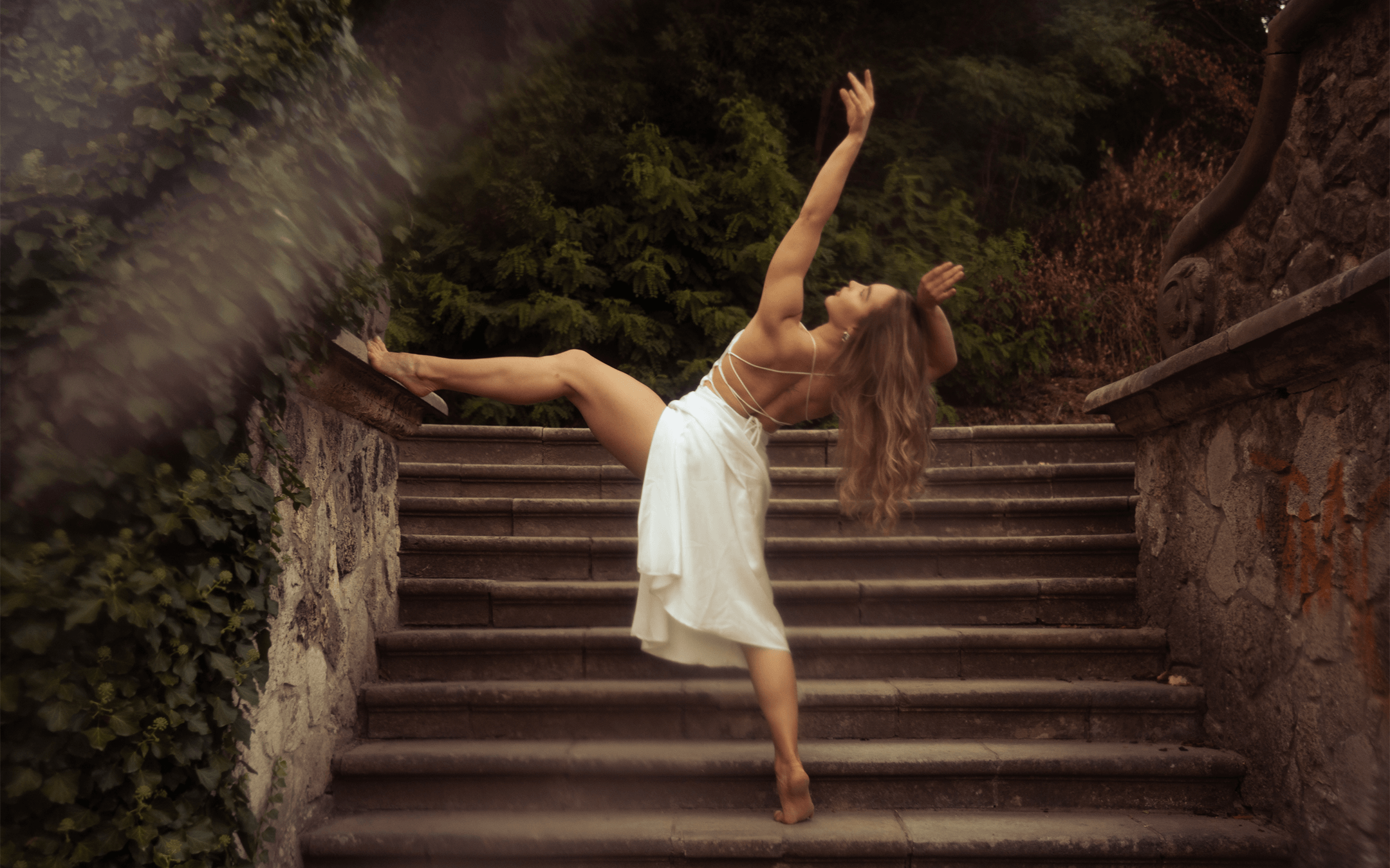 Editorial-Rebellare-Laramariasophie-SonyAlpha7iii-dance-pose