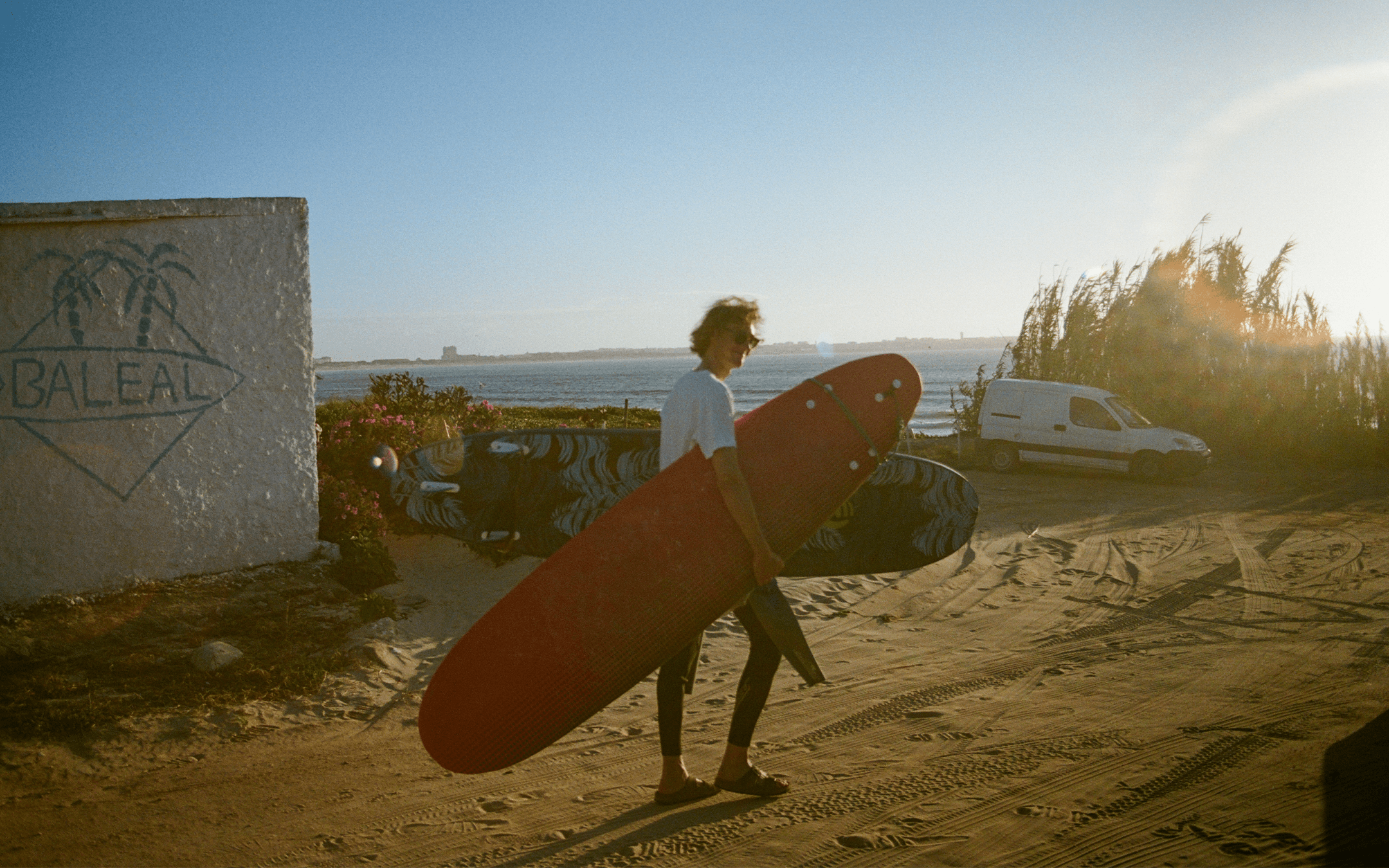 Editorial-Rebellare-Laramariasophie-SonyAlpha7iii-surfing-analog